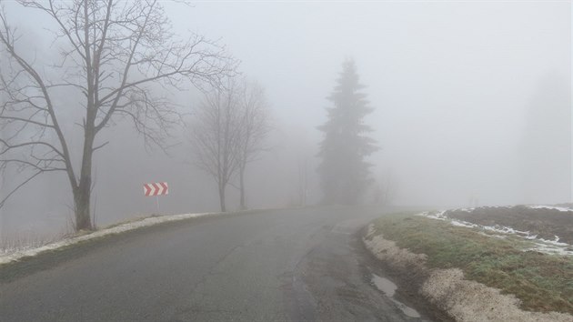 Nehoda autobusu u Novho Hrdku na Nchodsku (13.12.2013).