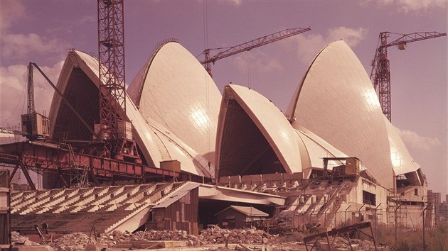 Opera v Sydney se zaala stavt v roce 1959. Prce trvaly 14 let a spolkly celkem 102 milion tehdejch australskch dolar.