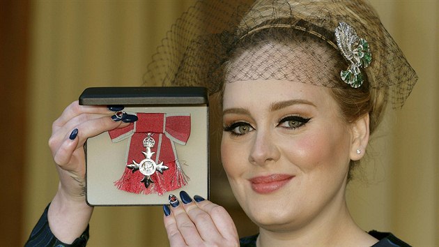 Zpvaka Adele dostala d britskho impria (19. prosince 2013).