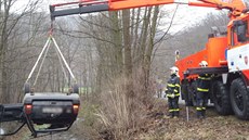 Hasiči vyprostili volkswagen z řeky Ondřejnice v Hukvaldech. Hasiči vyprostili volkswagen z řeky Ondřejnice v Hukvaldech.