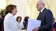 Livia Klausová se oficiálně stala velvyslankyní na Slovensku. Funkce se ujala... Livia Klausová se oficiálně stala velvyslankyní na Slovensku. Funkce se ujala...