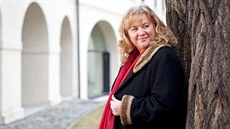 Učitelka Monika Stará, kterou známe jako Adélku z pohádky S čerty nejsou žerty. Učitelka Monika Stará, kterou známe jako Adélku z pohádky S čerty nejsou žerty.