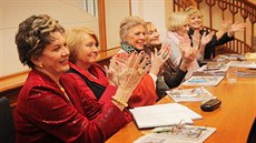 Křest knihy Jiřího Boudníka České ženy bez hranic, na snímku zleva Ája Křest knihy Jiřího Boudníka České ženy bez hranic, na snímku zleva Ája
