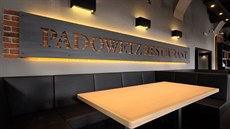 Po šesti letech se v paláci Padowetz opět točí pivo. Po šesti letech se v paláci Padowetz opět točí pivo.