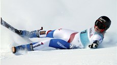 Lara Gutová padá v obím slalomu ve Svatém Moici. 