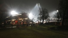 PED VELKÝM ZÁPASEM. Stadion ve truncových sadech u je pipravený na zápas...