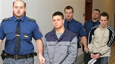 Ondřej B. a Jiří Palčo před Krajským soudem v Plzni. Spolu s Miroslavem... Ondřej B. a Jiří Palčo před Krajským soudem v Plzni. Spolu s Miroslavem...
