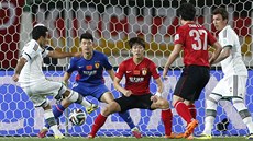 Thiago Alcantara z Bayernu střílí na branku Kuang-čou Evergrande. Thiago Alcantara z Bayernu střílí na branku Kuang-čou Evergrande.