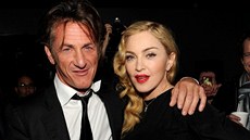 Bývalí manelé Madonna a Sean Penn si opt dobe rozumjí.