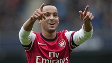 JSME ZASE VE HE. Theo Walcott z Arsenalu se raduje z gólu proti Manchesteru