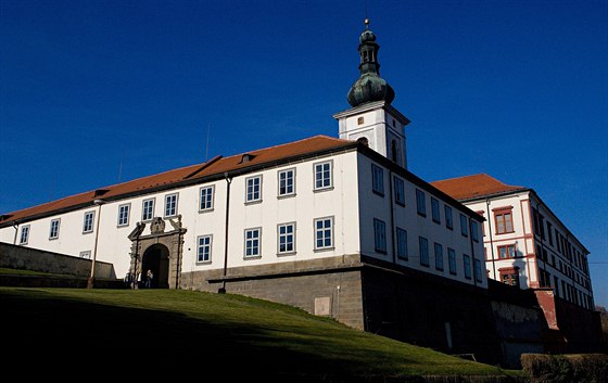 Zákupy slouily jako letní sídlo rakouského císae a posledního korunovaného eského krále Ferdinanda Dobrotivého a jeho manelky císaovny Marie Anny.