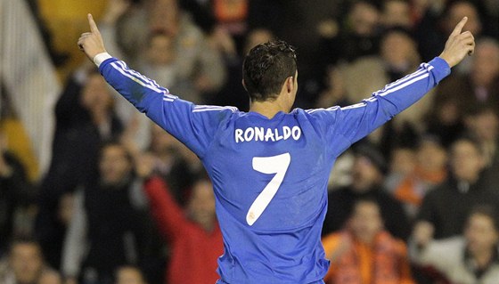 OSLAVA VEDOUCHO GLU. Cristiano Ronaldo prv poslal Real Madrid do veden 2:1