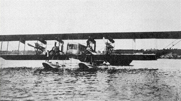 Na jae 1914 byl pro zjem ruskho nmonictva zkouen S-22 v roli hydroplnu.