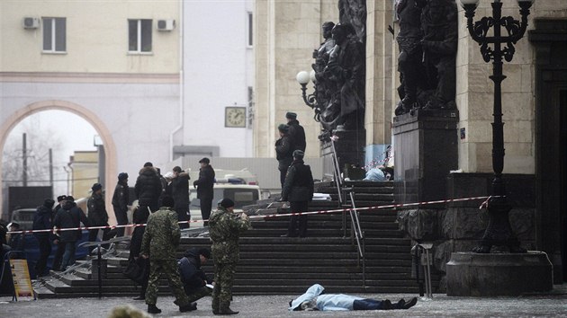 Teroristka se v nedli dopoledne odplila u vstupu do ndran budovy a zabila nejmn 18 lid. (29. prosince 2013)