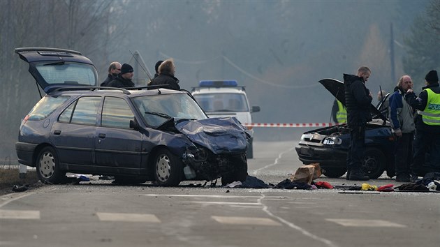 Pi nehod felicie a peugeotu ve Vejprnick ulici v Plzni zemela mlad ena. Byla to spolujezdkyn idie, kter ujdl do benzinky bez placen.