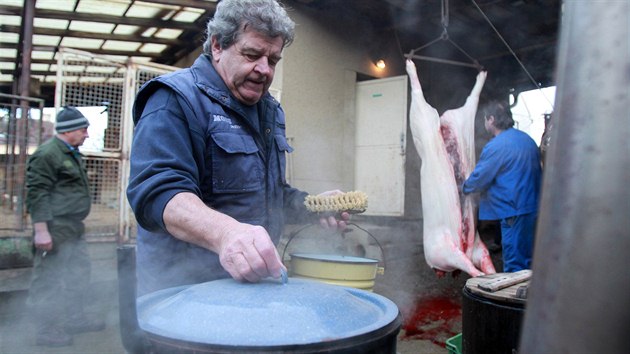 Při letošní zabijačce vinaři zatopili pod čtyřmi kotli.