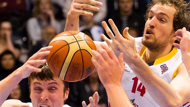 Momentka z basketbalovho duelu Pardubice vs. Nymburk