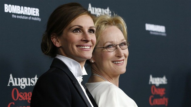 Julia Robertsov a Meryl Streepov na premie filmu August: Osage County (Blzko od sebe) (Los Angeles, 16. prosince 2013)