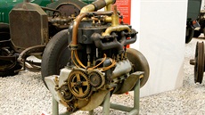 Motor Praga IX (1911). adový kapalinou chlazený tydobý tyválcový motor s...