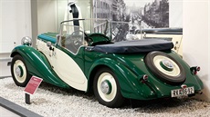 Praga Baby (1936) s otevřenou čtyřmístnou dvoudveřovou karoserií. Kapalinou... Praga Baby (1936) s otevřenou čtyřmístnou dvoudveřovou karoserií. Kapalinou...
