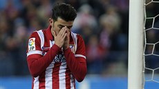 CO JSEM TO SPÁLIL. Útoník Atlética Madrid David Villa lituje zahozené ance...