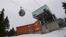 Nová lanovka na Snku svezla první pasaéry (20.12.2013).