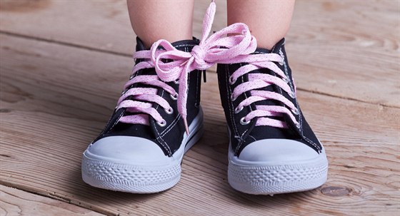 Dtská obuv musí splovat písnjí kritéria na pohodlnost ne ta dosplá.  (ilustraní foto)
