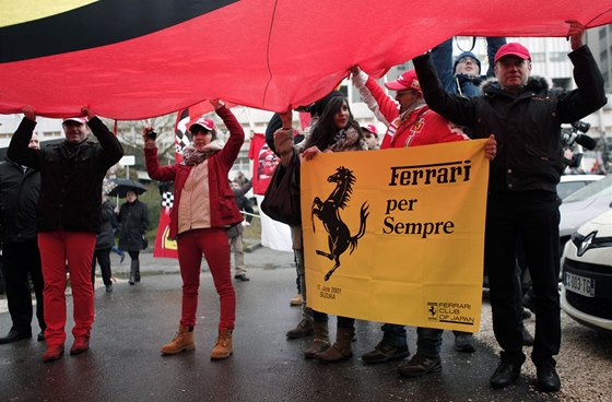 JSME S TEBOU. Píznivci Michaela Schumachera vyjádili závodníkovi podporu ped...