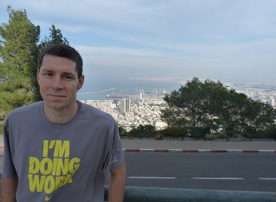 PED ZÁPASEM. Petr Benda v Haif, kde se Nymburk v Eurocupu utká  s Maccabi. 