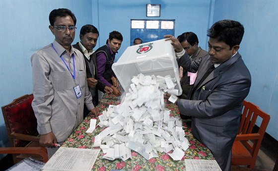 Politická krize v Bangladéi nekoní. Po nedlních volbách je zejmé, e...