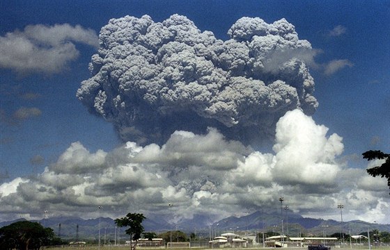 Výbuch vulkánu Pinatubo v roce 1991.