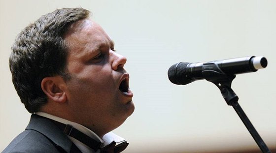 Paul Potts byl v Praze poprvé v roce 2009. Zazpíval si s eským národním symfonickým orchestrem.