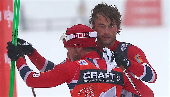Nortí lyai Martin Johnsrud Sundby (vlevo) a Petter Northug kralují na Tour...