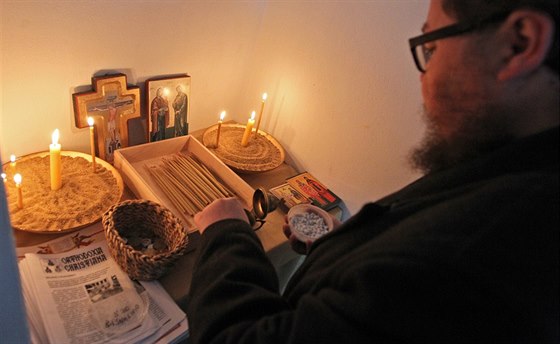 Petros Martakidis se pipravuje na pravoslavné Vánoce (4. ledna 2014)