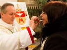 Biskup Jan Vokl pedstavil nov znak Krlovhradeck diecze na novoron mi...