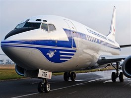 Boeingy v retro zbarvení mly pipomínat první proudové stroje SA Tu-104A,...