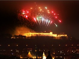 Novoroní ohostroj nad hradem pilberk (1.1. 2013)