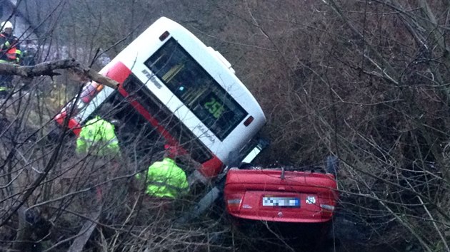 Nehoda autobusu linky 256 (4. ledna 2014)