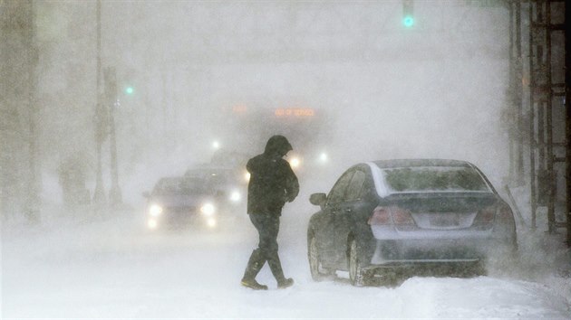 Kanadu svr mraziv poas a pvaly snhu. Snmek zachytil nedobrou dopravn situaci v Halifaxu. (4. ledna 2014)