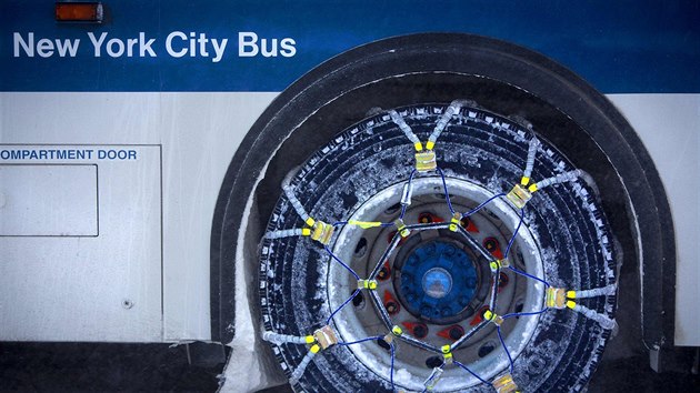 Autobusy v New Yorku vyr do ulic jen se snnmi etzy (4. ledna 2014)