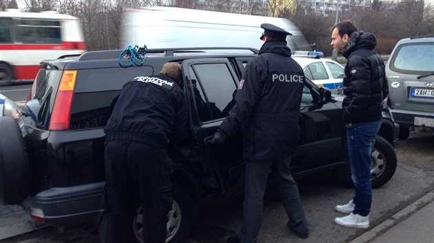 enu s mnoha zkazy zen policist opt chytili za volantem (2.1.2014)