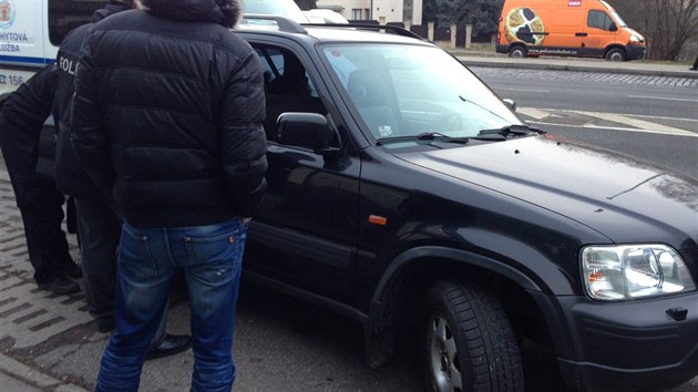 enu s mnoha zkazy zen policist opt chytili za volantem (2.1.2014)