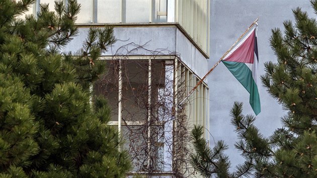Soused uvedli, e vt ruch kolem byt, kde sdl palestinsk ambasda, zaznamenali zhruba ped dvmi tdny (3. ledna 2014).