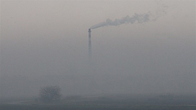 Na obrzku smogov mlha na Opavsku. (1. ledna 2014)