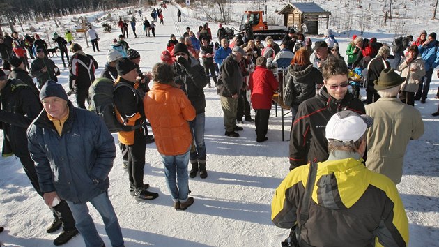 Na poledn silvestrovskou oslavu se na Buin selo zhruba 350 lid.