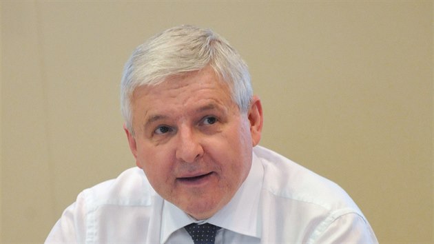Premiér v demisi Jií Rusnok 8. ledna na schzi vlády v idlochovicích.