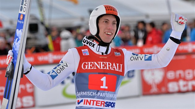 Rakousk skokan na lych Thomas Diethart se raduje z triumfu v Garmisch-Partenkirchenu, dky nmu se dostal do ela Turn ty mstk.
