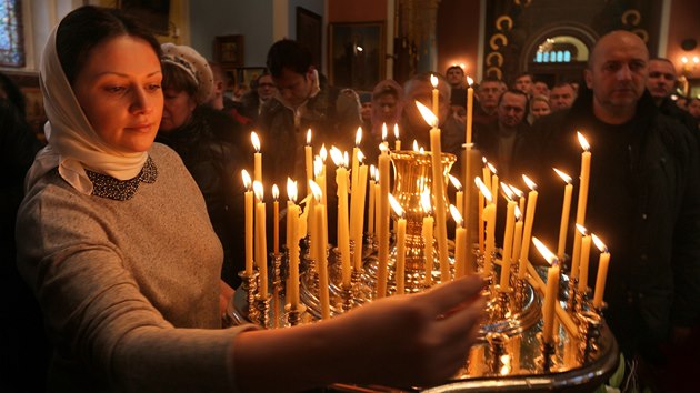 Pravoslavn vc v ter slavili svtek narozen Krista. Centrem pravoslavnho duchovnho ivota v Karlovch Varech byl dopoledne chrm sv. Petra a Pavla. Na bohoslubu dorazily stovky lid, pevn pak rusky hovocch cizinc.