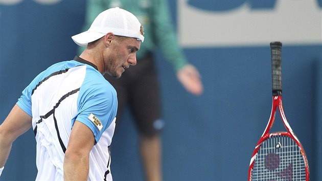 Lleyton Hewitt  se vztek po nevydaenm deru v semifinle turnaje v Brisbane.