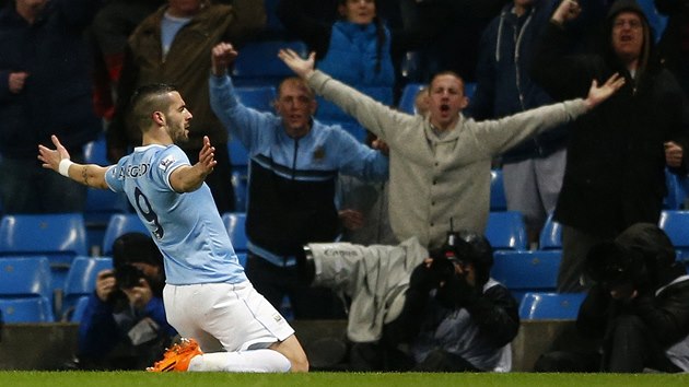 tonk Manchesteru City Alvaro Negredo slav gl v semifinle Ligovho pohru proti West Hamu. 